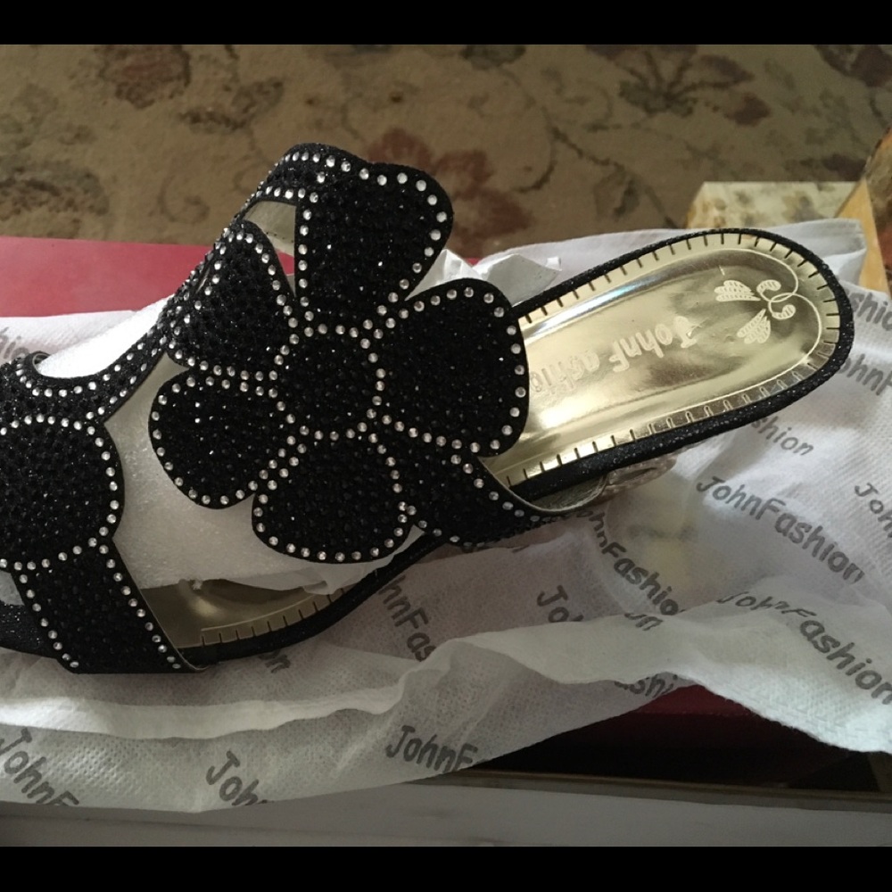 Sexy black sandal
